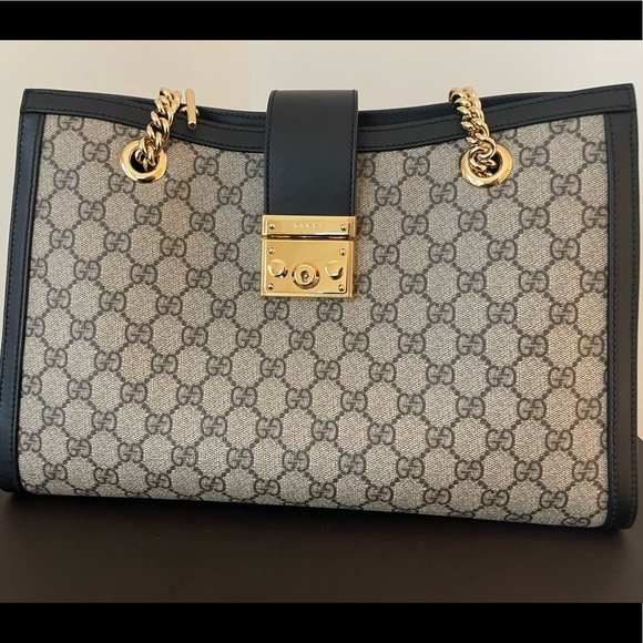 Authentic Gucci GG Supreme Medium Shoulder Bag - Picture 2 of 13